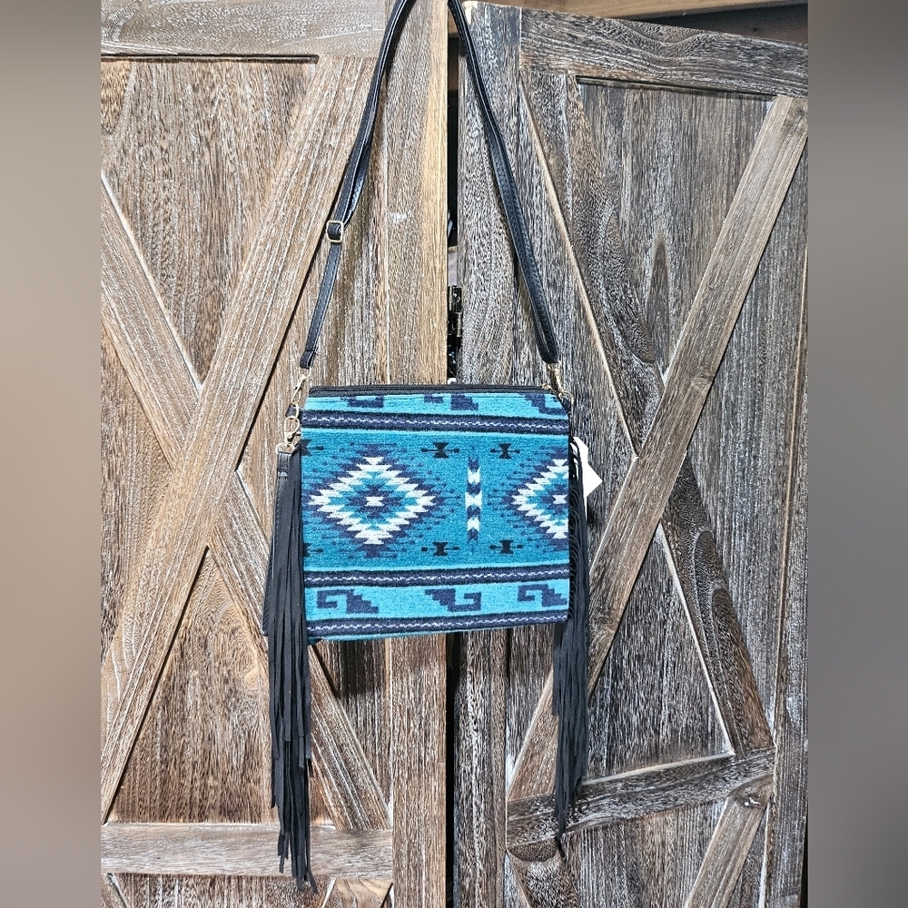 NWT Blue Aztec Patterned Crossbody/Wristlet Bag - Picture 3 of 6